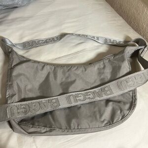 Medium Crescent Baggu